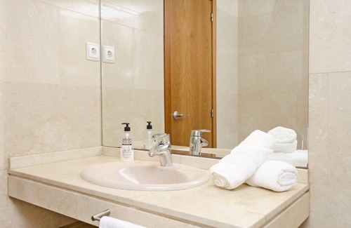 Penya-roja Apartment | ApartUP Blue Opera View