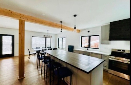 Okanagan-Similkameen Ski Chalet | Apex Mountain - Boards `n` Blades Chalet