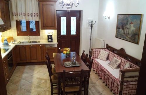 Aperathos House | Apiranthos Diamond Maisonette in Naxos (3 BDRM)