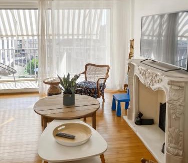 Aurillac Apartment | App 94 m2, balcon, ascenseur, 2 ch, 4 couchages