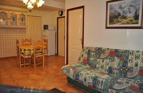 Carcassonne Apartment | App. at the foot of the Cité, private parking SPECIAL OFFER July-August 20% discount.