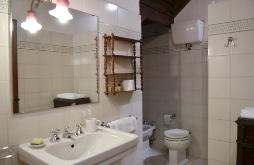 San Pietro a Cegliolo Apartment | APP. GIRASOLE x4 Beautiful farmhouse surrounded by nature, with swimming pool just 3 km from Cortona