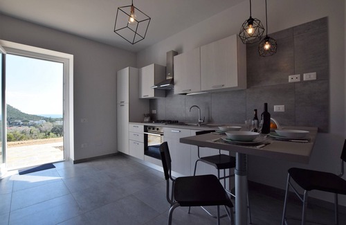 Castellabate Villa | App.to Jasmine, sea view 450 meters, with equipped garden.