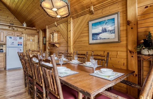Black Bear Falls Cabin | Appalachian Adventure - 4 Bedroom sleeps 14!