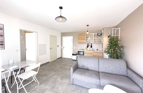 Saint-Just Apartment | Appart avec terrasse et parking à 2 min du metro