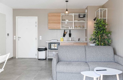 Saint-Just Apartment | Appart avec terrasse et parking à 2 min du metro