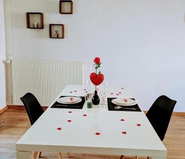 Charmes Apartment | Appart COSY 2 ch avec Terrasse privé & BBQ