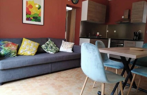 Petit-Palais-et-Cornemps Apartment | Appartement T2 Avec Jardin