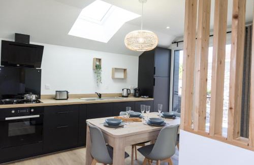 Chouzelot Apartment | APPART-HOTEL n 3 avec terrasse, piscine, petit-dejeuner et parking privé