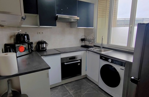 Creil Apartment | Appart in town center - 5 min of station - 1 to 6 pers - near paris