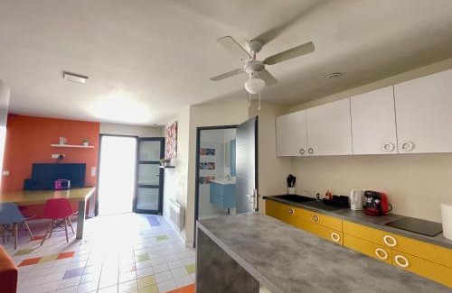 Bessan Apartment | Appart Pop-Art proche autoroute, plages et attractions, Wifi - TV, déco stylée, calme