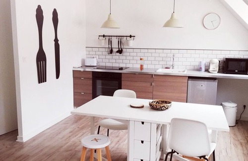 Le Creusot Apartment | Appart Rétrot-Apartment-Family-Ensuite with Bath