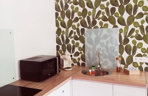 Le Creusot Apartment | Appart Rétrot-Apartment-Family-Ensuite with Bath
