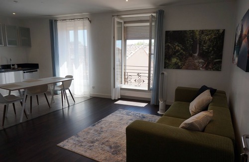 Salon-de-Provence Apartment | Appart/Suite Privilège XL with Parking