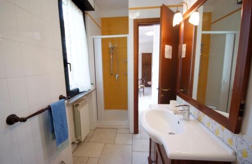 Marina di Campo Apartment | Appartamenti Serenity - 2 posti auto - in villa e in centro