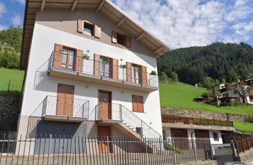 Vilminore di Scalve Apartment | APPARTAMENTO ACERO ROSSO