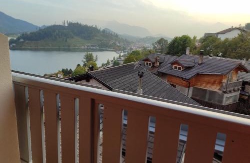 Baselga di Pine Apartment | appartamento Dossalt vista lago Serraia a 20 minuti da Trento, WI-FI e parcheggio gratuiti
