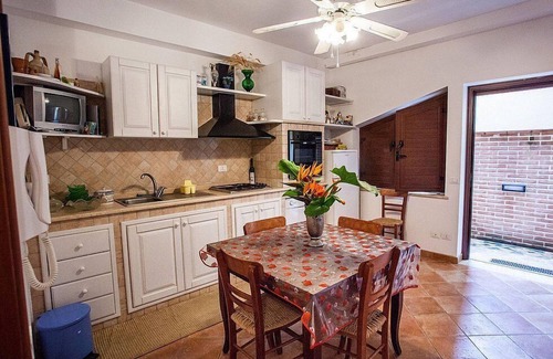 Locri House | Appartamento Ermes A: A welcoming apartment situated at a short distance from the beach, with Free WI-FI.