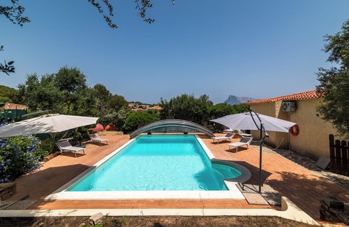Monte Petrosu Apartment | Appartamento Est With Shared Pool, Monte Petrosu, Italy
