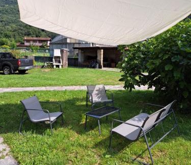 Valbrona Apartment | Appartamento giardino