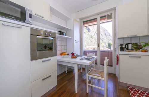 Laveno Apartment | Appartamento Il Golfo Lake View, Laveno Mombello, Italy