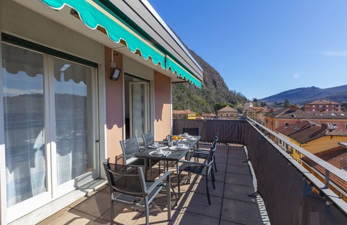 Laveno Apartment | Appartamento Il Golfo Lake View, Laveno Mombello, Italy