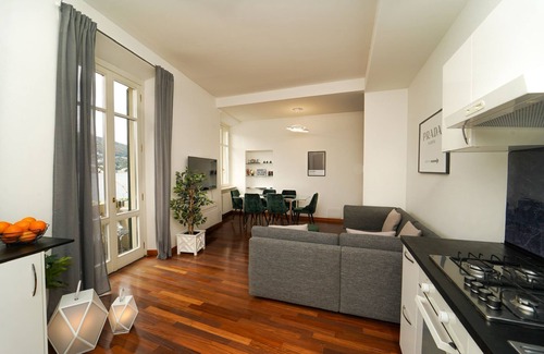 Como Apartment | Appartamento in Centro con Vista Lago e Garage
