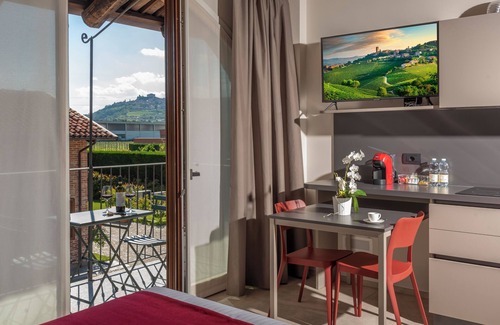 Castagnito Apartment | Appartamento Monolocale con Piscina - Residence Corte Bellora
