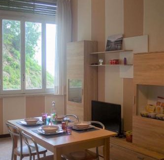 Valbrona Apartment | Appartamento Timeless con piscina e tennis