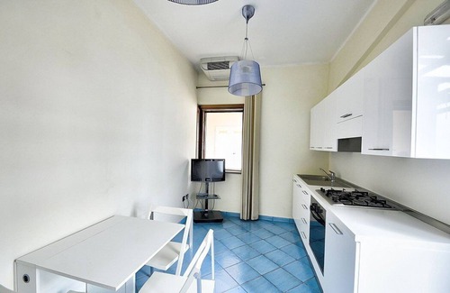 Acciaroli House | Appartamento Torre Caleo H: A charming apartment located right on the beach, with Free WI-FI.