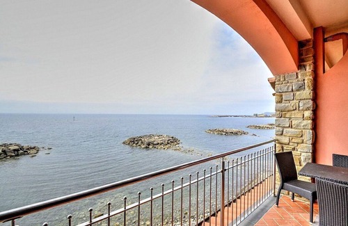 Acciaroli House | Appartamento Torre Caleo I: A charming apartment located right on the beach, with Free WI-FI.