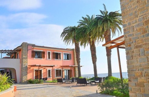 Acciaroli House | Appartamento Torre Caleo L: A charming apartment located right on the beach, with Free WI-FI.