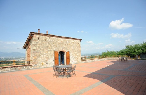 San Martino alla Palma Apartment | Appartamento Vecchio Fienile in Farmhouse with wonderful view of Florence!