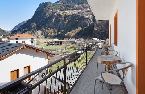 Turchi Apartment | Appartamento Verde with Mountain View, Wi-Fi, Terrace & Garden