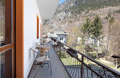 Turchi Apartment | Appartamento Verde with Mountain View, Wi-Fi, Terrace & Garden