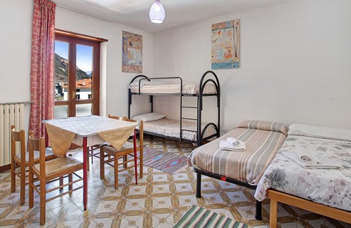 Turchi Apartment | Appartamento Verde with Mountain View, Wi-Fi, Terrace & Garden