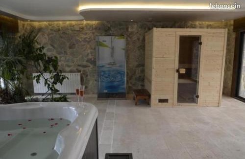 Durtal Apartment | Appartement à la campagne avec piscine