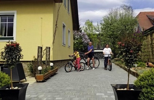 Dobersberg Apartment | Appartement 1 für Drei Personen mit Blick auf den Garten