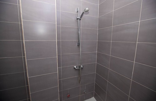 Porto-Novo Apartment | Appartement 1 lit 2 Place Avec Douche Personel Ideal Pour 2 Personnes
