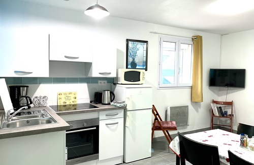 Pontault-Combault House | Appartement 2 Jolies Chambres +Salon Cuisine - errasse 20min PARIS-DISNE YLAND