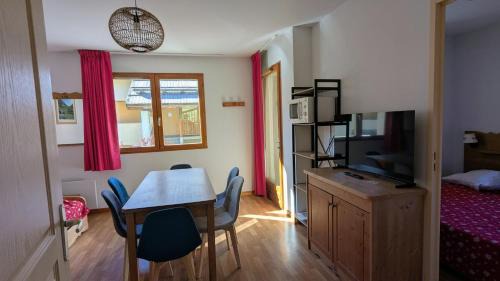 Arvieux Apartment | Appartement 3 pieces 6 personnes, 2 chambres, avec piscine l'été et au pied des pistes l'hiver