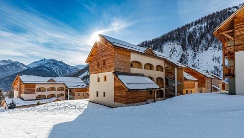 Arvieux Apartment | Appartement 3 pieces 6 personnes, 2 chambres, avec piscine l'été et au pied des pistes l'hiver