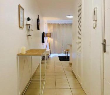 L'Autre-Bord Apartment | Appartement Au Bord de Mer