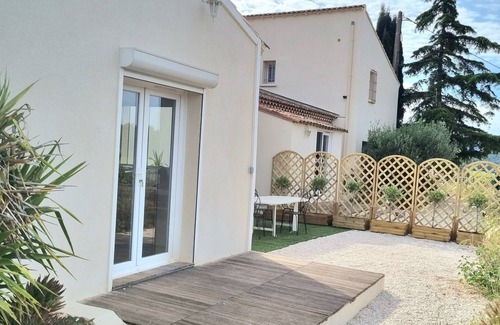Pierrefeu-du-Var Apartment | Appartement au Milieu des Vignes
