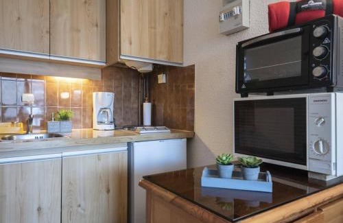 Cadeilhan-Trachere Apartment | Appartement avec balcon, parking proche pistes pour 4 personnes à Saint-Lary-Soulan - FR-1-296-189
