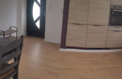 Landebaeron Apartment | Appartement Avec Terrasse Surplombant la Nature. Logement Calme