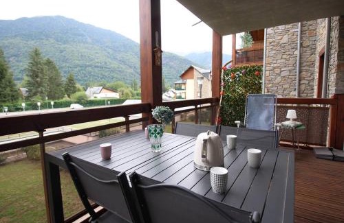 Montauban-de-Luchon Apartment | Appartement Cozy 3P avec Balcon Sud, Garage et Proche Golf - Montauban-de-Luchon - FR-1-313-227