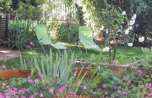Villeneuve d'Aveyron Apartment | Appartement charmant à Villeneuve avec jardin