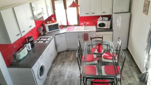 Villeneuve d'Aveyron Apartment | Appartement charmant à Villeneuve avec jardin