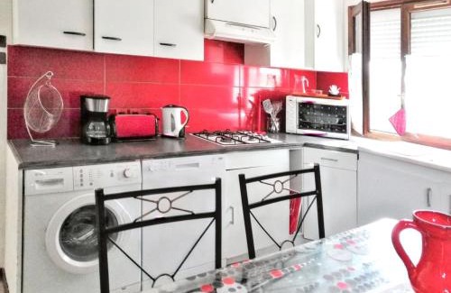 Villeneuve d'Aveyron Apartment | Appartement charmant à Villeneuve avec jardin